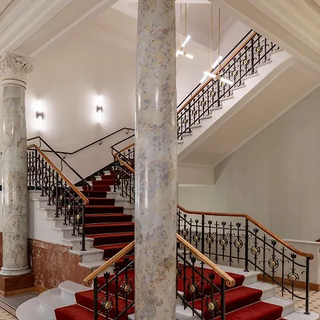 Отель Kempinski Palace 5*