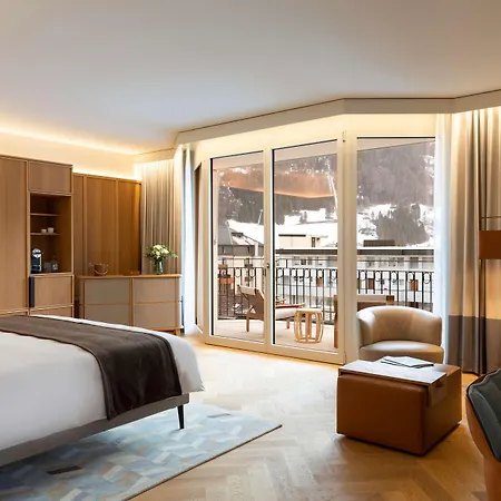 Kempinski Palace Hotel 5*