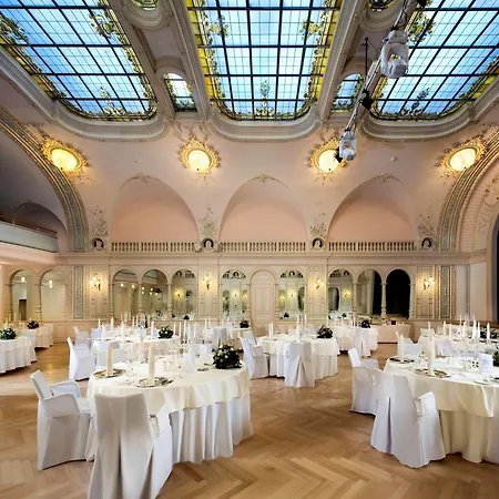 호텔 Kempinski Palace