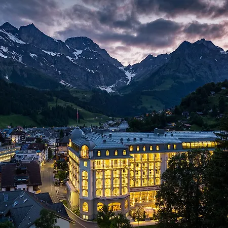 Отель Kempinski Palace 5*