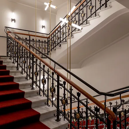 Kempinski Palace Отель