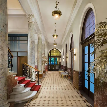 Kempinski Palace