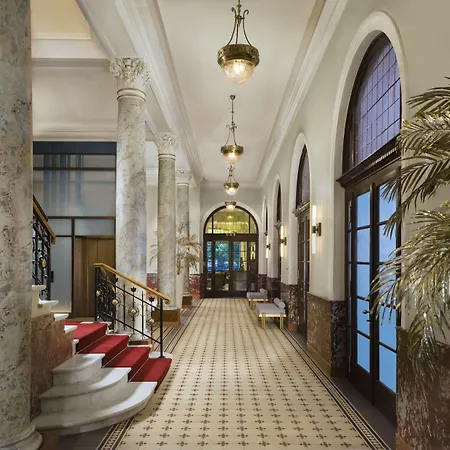 Kempinski Palace
