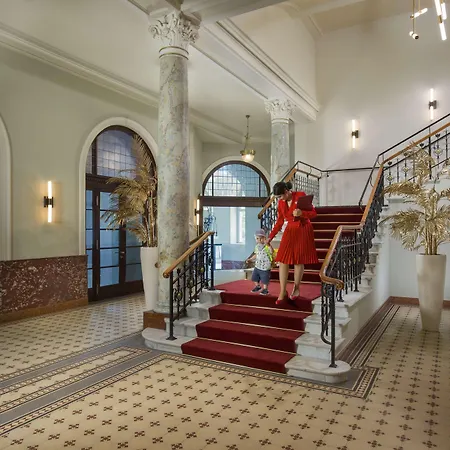 Отель Kempinski Palace